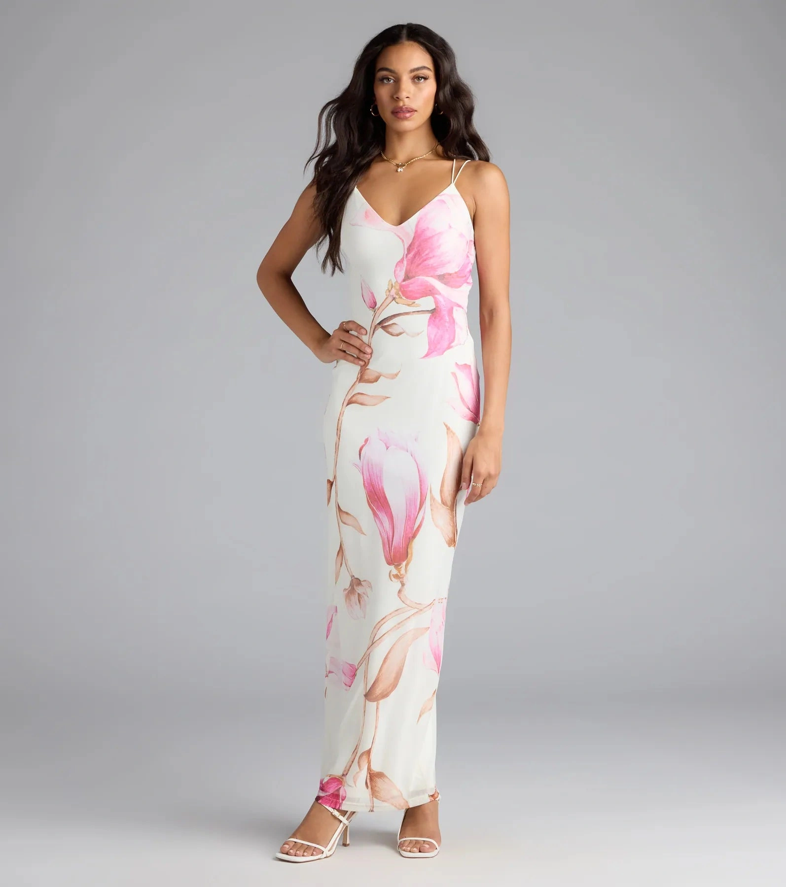 Bloemenpracht in Beweging: Zwevende Mesh Maxi Jurk voor Onvergetelijke Zomeravonden.